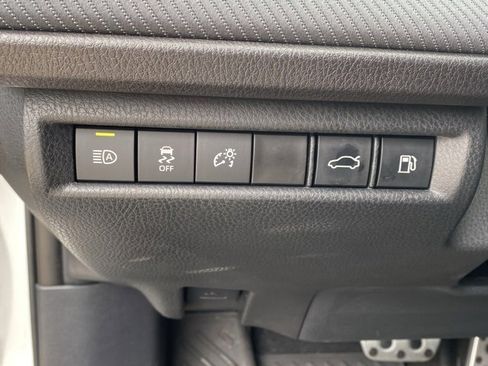 Used 2025 Toyota Camry SE image 13