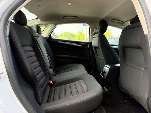 Used 2019 Ford Fusion SE FWD image 16
