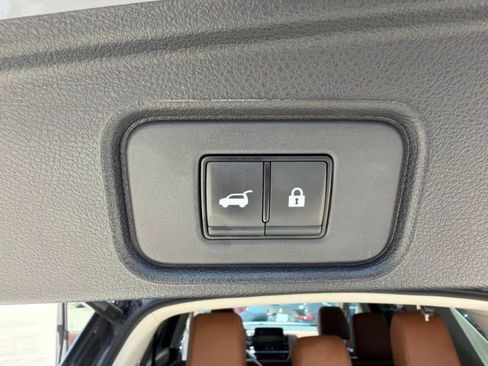 Used 2023 Nissan Pathfinder Platinum FWD image 30