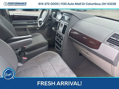 Used 2010 Chrysler Town & Country Touring FWD image 16