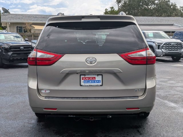 Used 2017 Toyota Sienna XLE FWD image 4