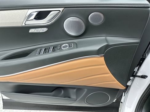 Certified 2025 Genesis GV80 2.5T Advanced image 13