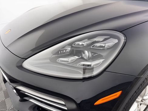 Used 2019 Porsche Cayenne AWD/4WD image 12