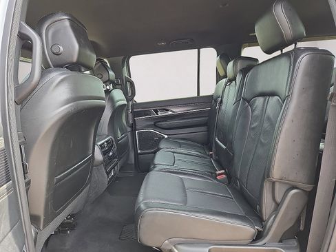 Used 2024 Jeep Wagoneer Series II w/ Flexible Seating Group RWD image 15