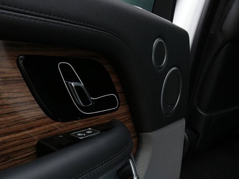 Used 2019 Land Rover Range Rover HSE image 39