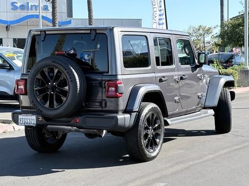 Used 2025 Jeep Wrangler Unlimited Sahara AWD/4WD image 4