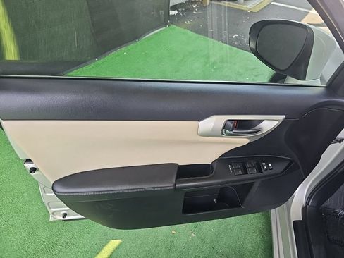 Used 2012 Lexus CT 200h Premium FWD image 31