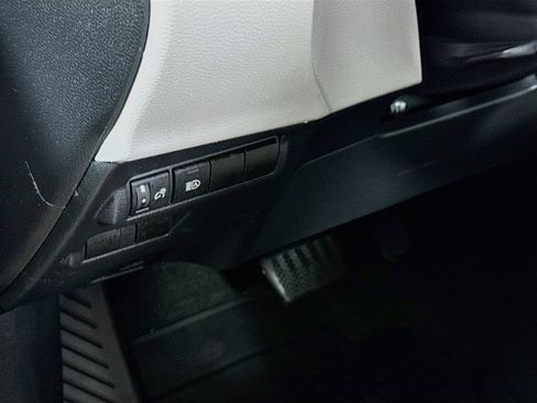 Used 2023 Toyota Corolla Cross L AWD/4WD image 8