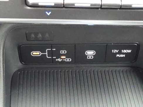 Certified 2025 Hyundai Kona SEL image 9