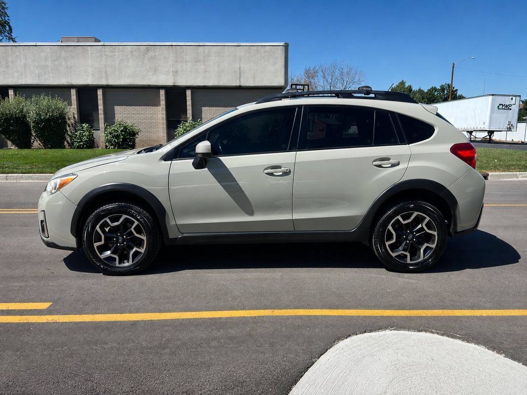 Used 2016 Subaru Crosstrek 2.0i Premium AWD/4WD image 2