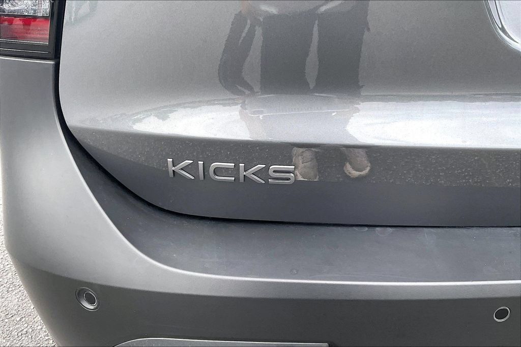 Used 2025 Nissan Kicks SV w/ SV Premium Package FWD image 8