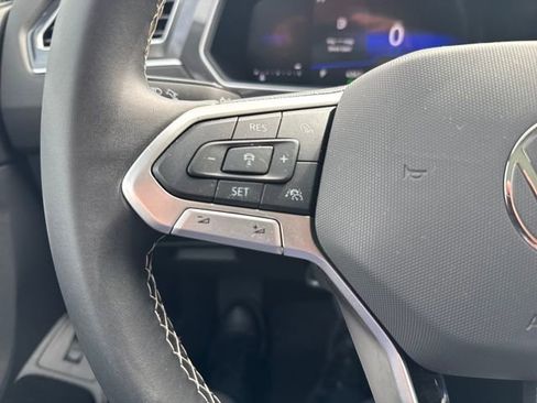 Used 2024 Volkswagen Tiguan SE w/ Panoramic Sunroof Package image 20