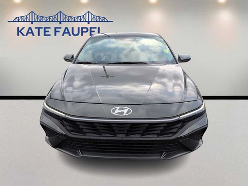 Used 2024 Hyundai Elantra SE FWD image 2