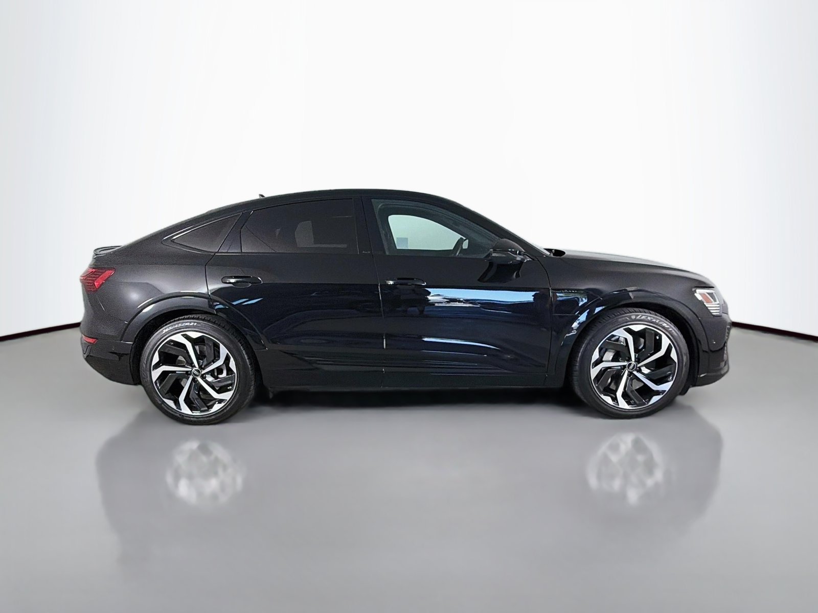 Certified 2024 Audi Q8 e-tron Prestige w/ Prestige Package AWD/4WD image 8