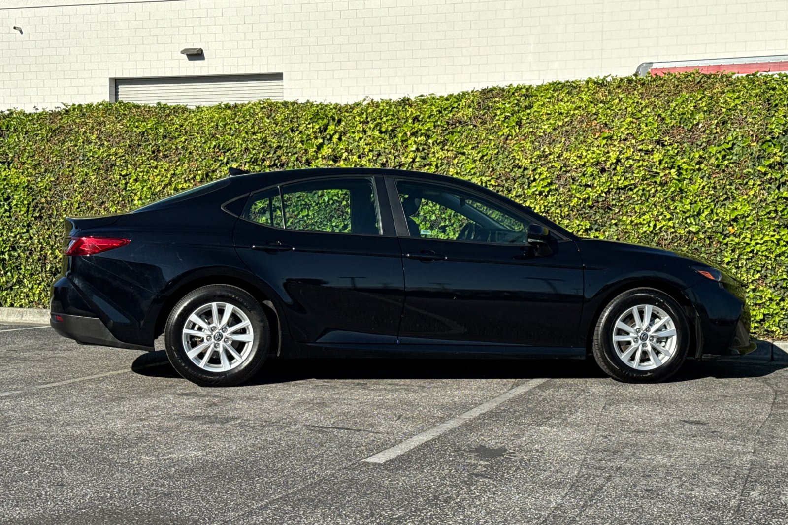 Used 2025 Toyota Camry LE FWD image 3