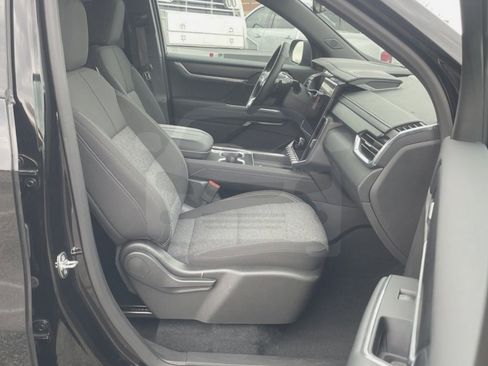 Used 2025 GMC Acadia Elevation image 16