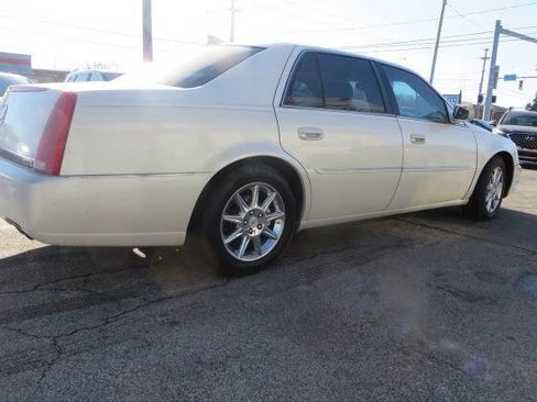 Used 2010 Cadillac DTS Luxury image 2