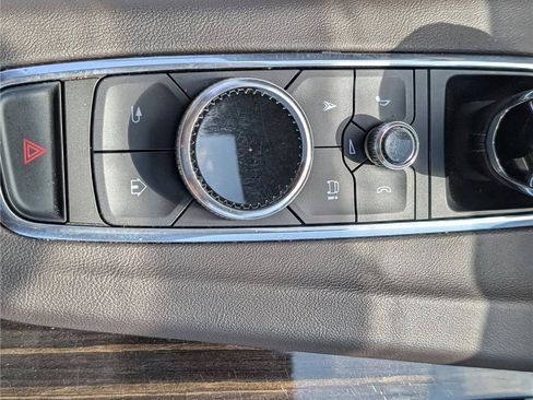 Used 2022 Cadillac Escalade Premium Luxury AWD/4WD image 32