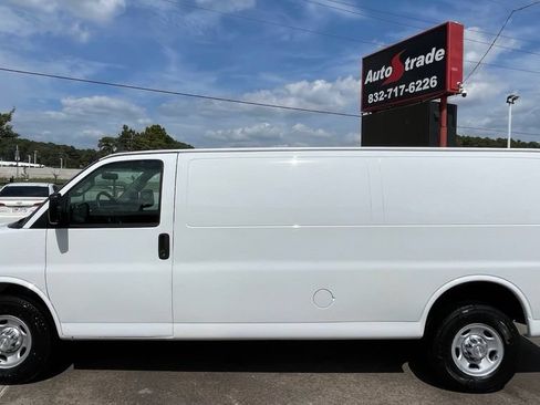 Used 2017 Chevrolet Express 2500 Extended RWD image 6