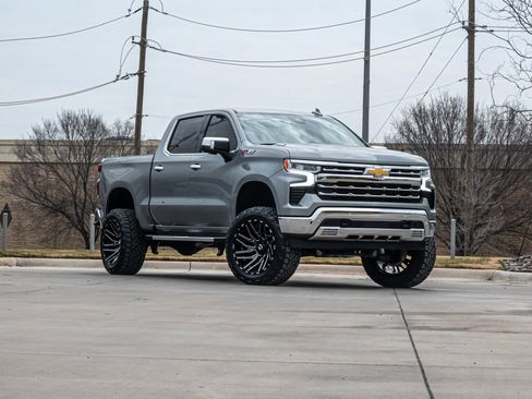 Used 2025 Chevrolet Silverado 1500 LTZ image 2