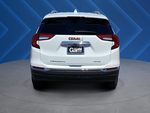 Used 2024 GMC Terrain SLT AWD/4WD image 4