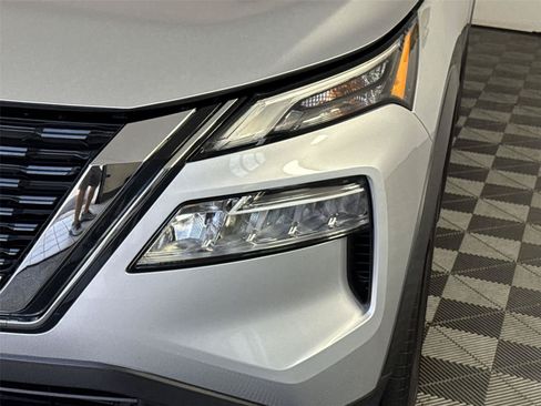 Used 2023 Nissan Rogue SV AWD/4WD image 9