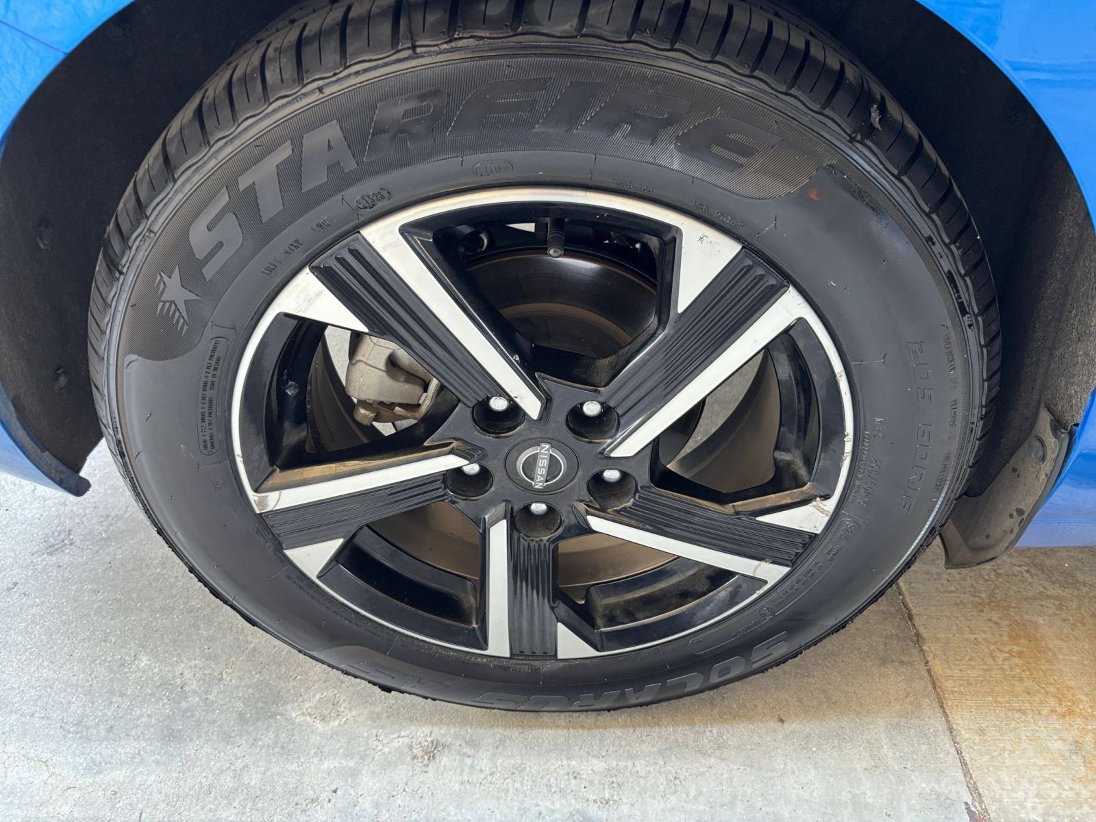 Used 2025 Nissan Sentra SV FWD image 29