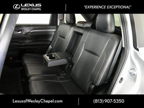 Used 2017 Toyota Highlander Limited image 23