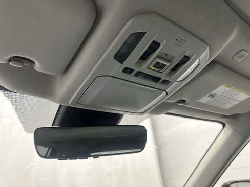 Used 2023 Toyota Highlander XLE image 21