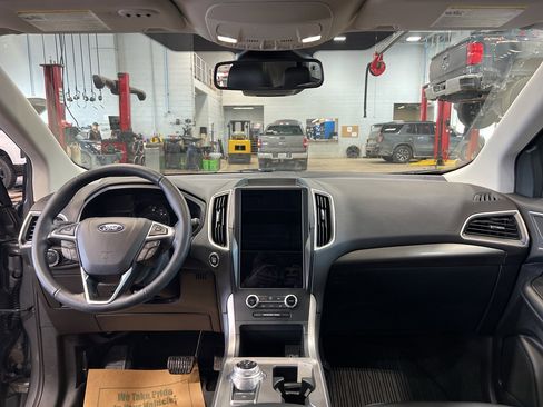 Used 2024 Ford Edge SEL w/ Convenience Package image 19