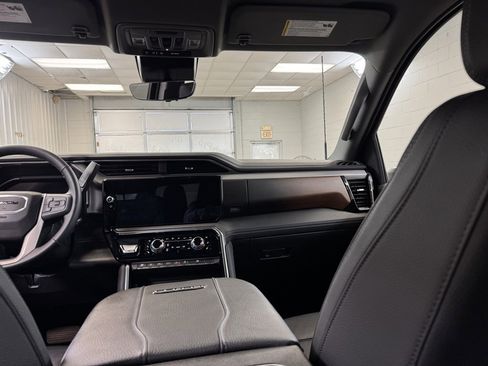 Used 2025 GMC Sierra 3500 Denali w/ Denali Reserve Package image 23