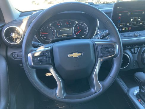 Used 2025 Chevrolet Blazer LT image 11
