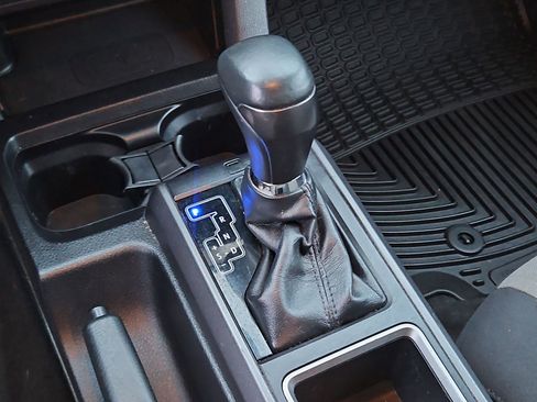 Used 2020 Toyota Tacoma TRD Off-Road w/ Technology Package image 27