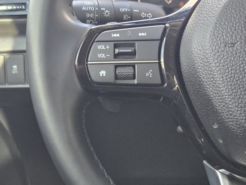 Certified 2025 Honda Pilot Touring image 24