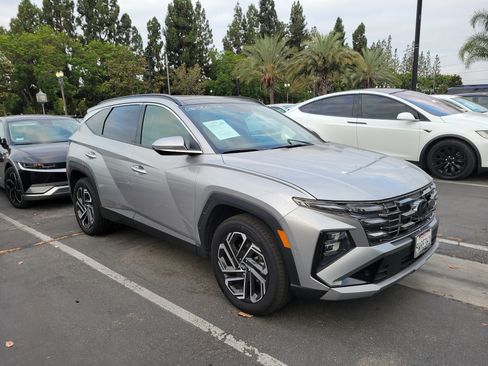 Used 2025 Hyundai Tucson Limited AWD/4WD image 3