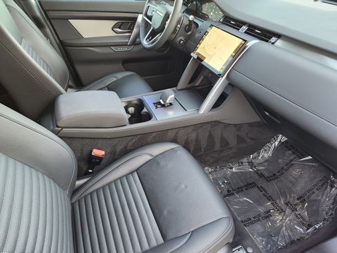 Certified 2025 Land Rover Discovery Sport Dynamic SE image 16