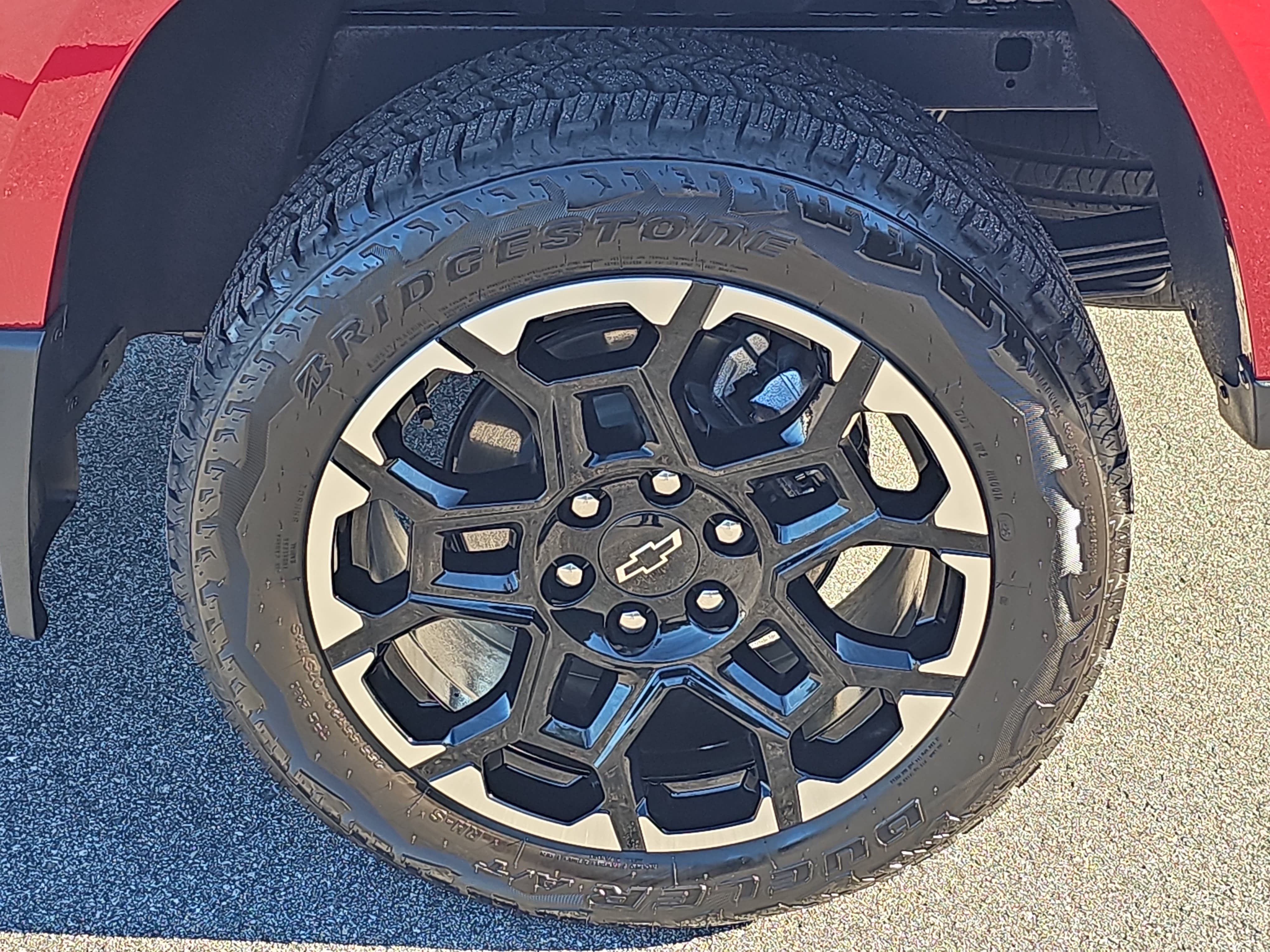 Used 2026 Chevrolet Colorado Z71 w/ Technology Package AWD/4WD image 35