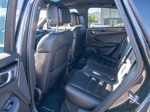 Certified 2026 Porsche Macan AWD/4WD image 22