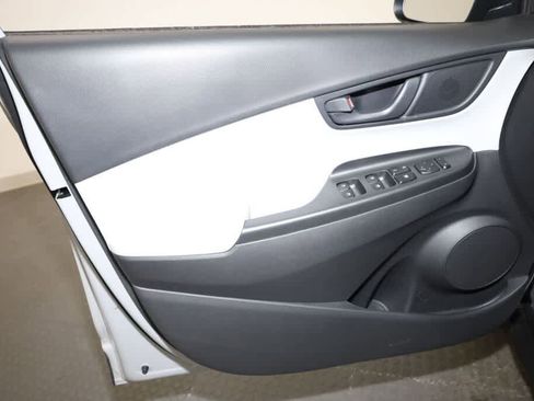 Used 2023 Hyundai Kona SEL image 12