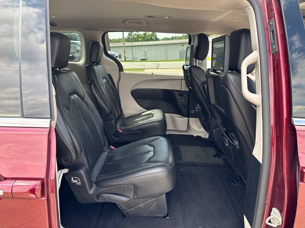 Used 2020 Chrysler Pacifica Touring-L Plus FWD image 15