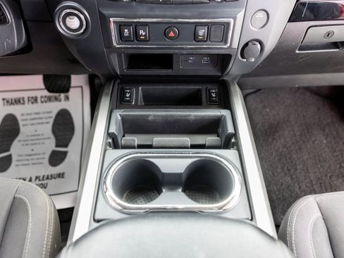 Used 2022 Nissan Titan SV w/ SV Convenience Package image 29