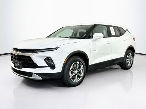 Used 2025 Chevrolet Blazer LT AWD/4WD image 3