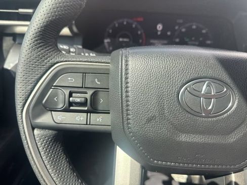 Used 2025 Toyota Tacoma TRD Off-Road AWD/4WD image 13