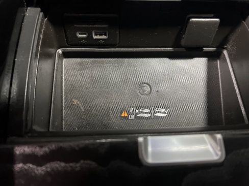 Used 2021 GMC Yukon Denali w/ Denali Premium Package image 29