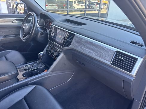 Used 2022 Volkswagen Atlas Cross Sport SE image 31