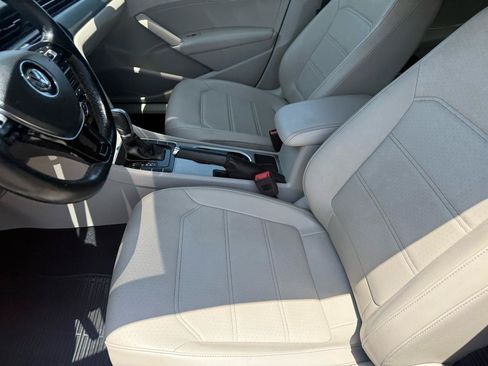 Used 2020 Volkswagen Passat 2.0T SE w/ Sunroof Package FWD image 10
