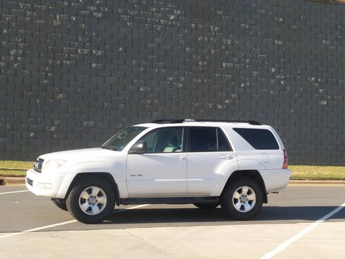Used 2005 Toyota 4Runner SR5 image 5