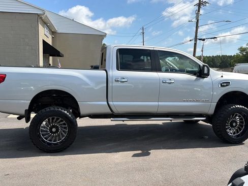 Used 2020 Nissan Titan SV w/ SV Convenience Package AWD/4WD image 6