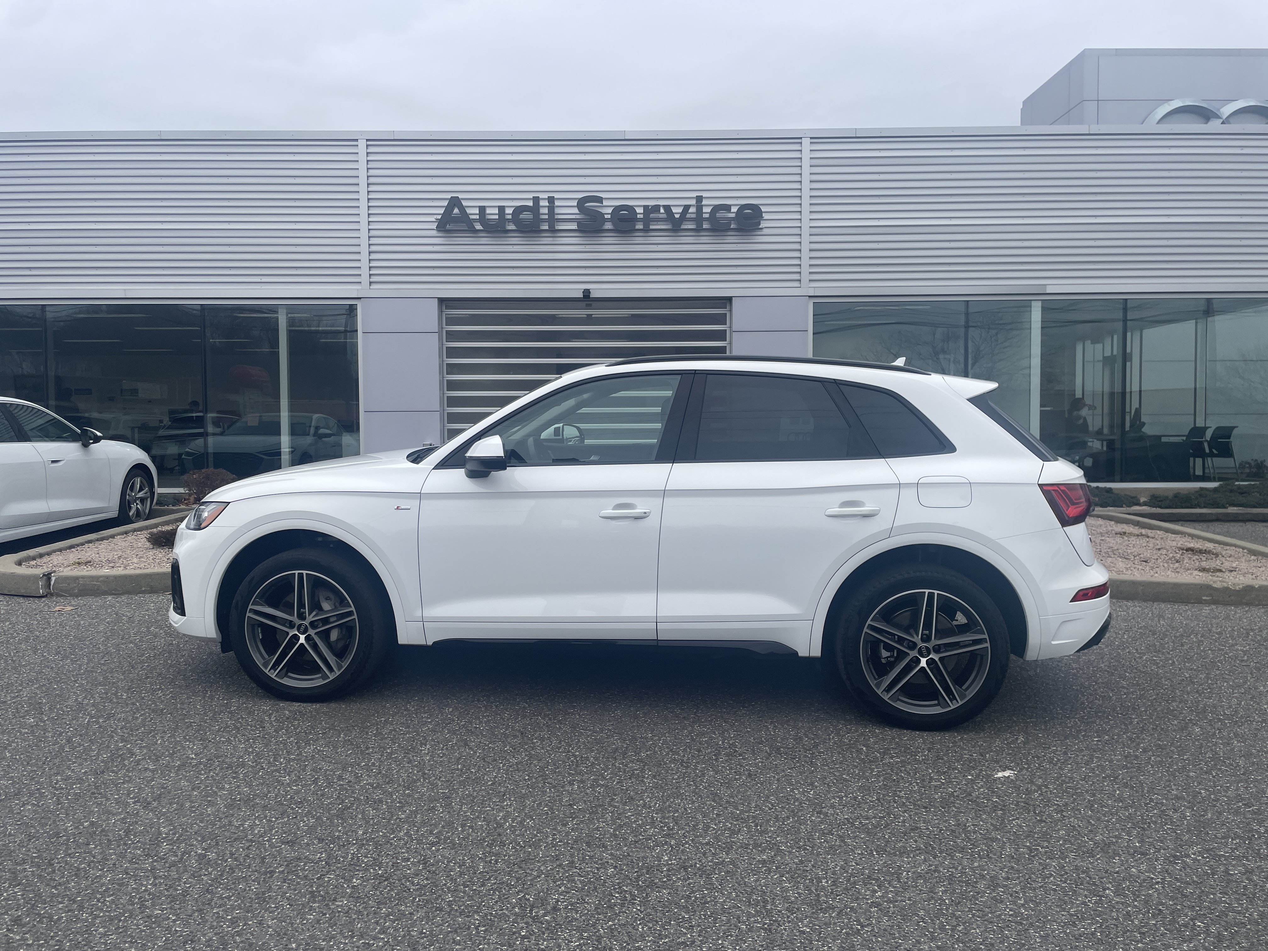 Certified 2023 Audi Q5 e Premium Plus w/ Premium Plus Package AWD/4WD image 3