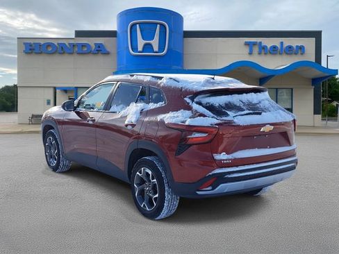 Used 2025 Chevrolet Trax LT w/ Driver Confidence Package image 3